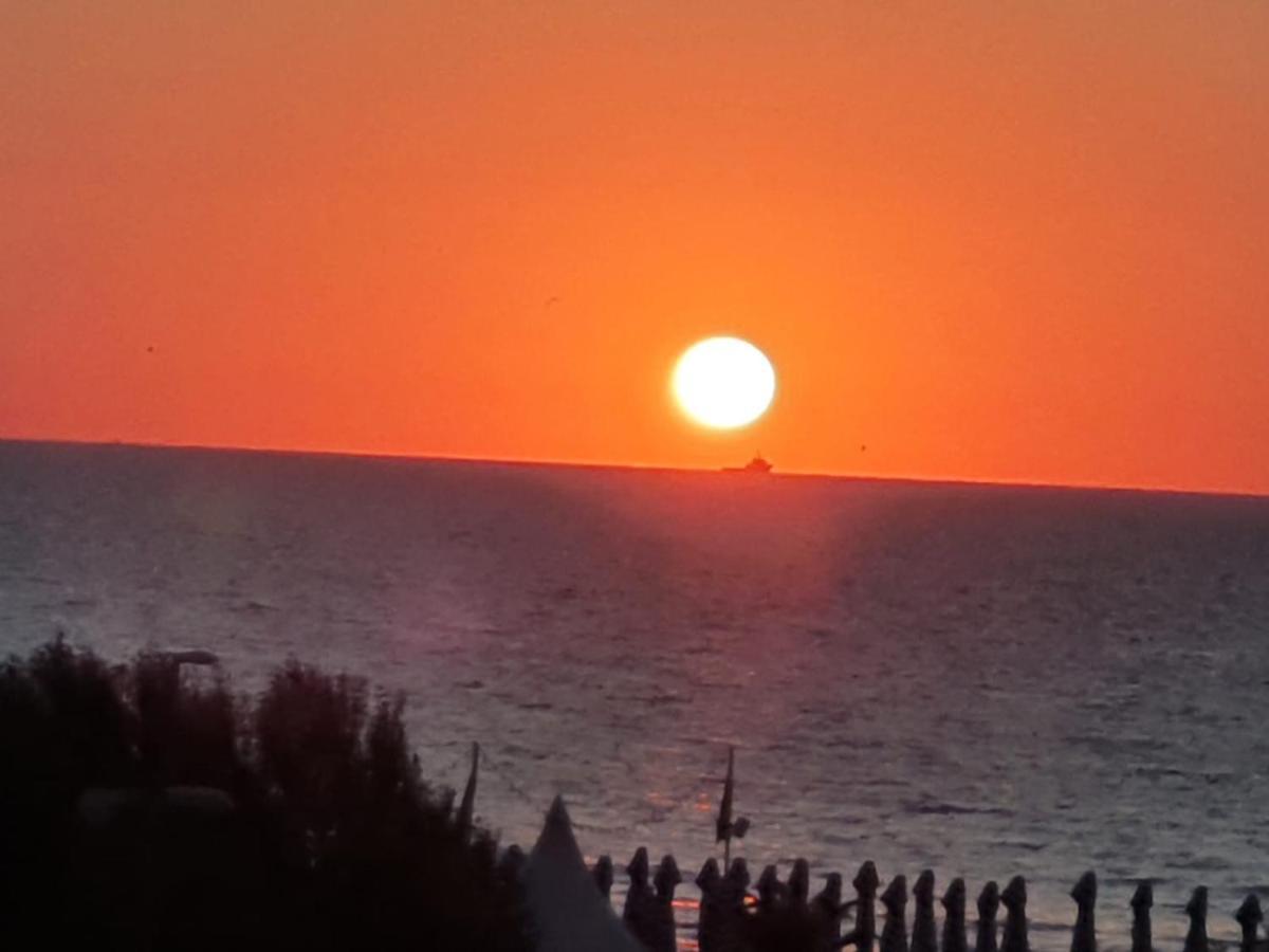 Ferienwohnung Apart Miren Summerland Mamaia Exterior foto